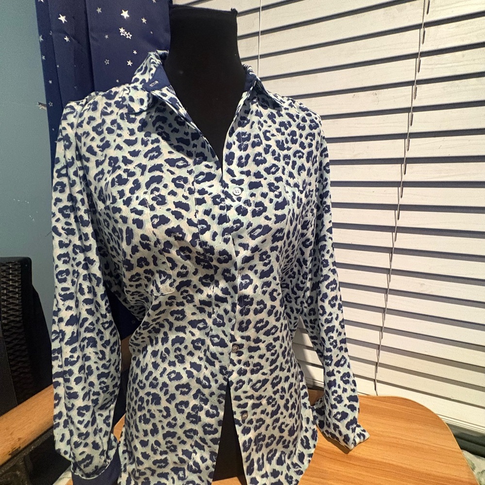 100% silk Chic Leopard Print Button Down Shirt - Blue and White